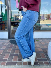 Load image into Gallery viewer, Women's High Rise Wide Leg Raw Hem Jeans
