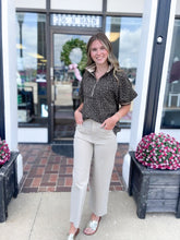 Load image into Gallery viewer, Leopard Short Sleeve half-zip Top
