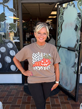 Load image into Gallery viewer, Kentucky Pumpkin Halloween Soft Comfort Colors Unisex Tee