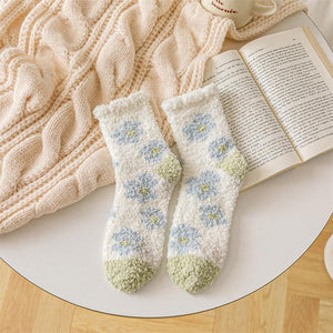 Soft Plush Knit Daisy Print Socks