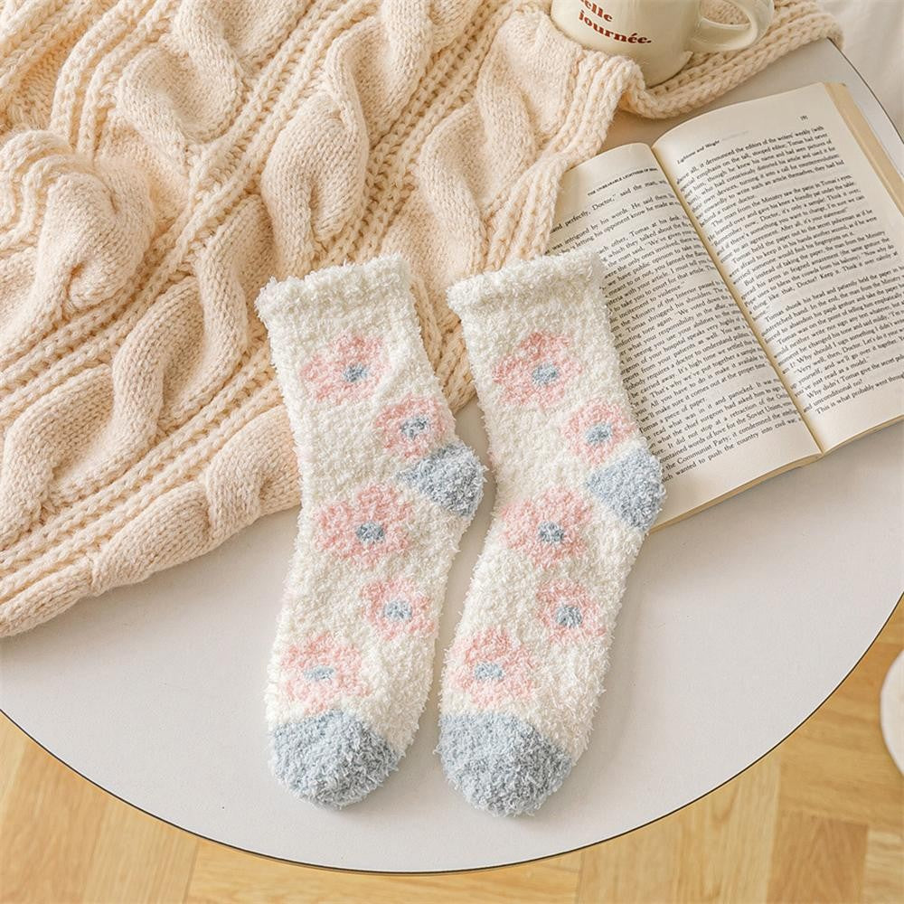Soft Plush Knit Daisy Print Socks
