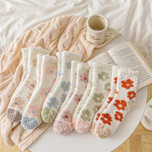 Soft Plush Knit Daisy Print Socks