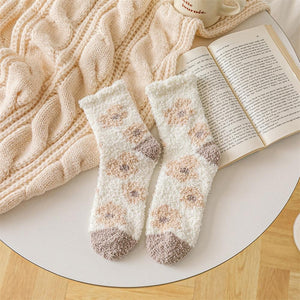 Soft Plush Knit Daisy Print Socks