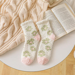 Soft Plush Knit Daisy Print Socks