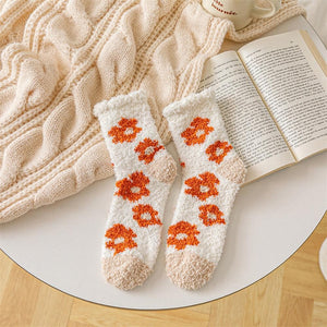 Soft Plush Knit Daisy Print Socks