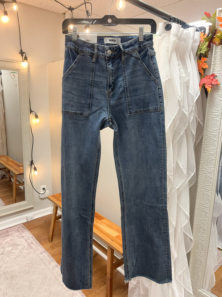 Rowan High Rish Med Wash Wide Leg Jeans – LandyLane Boutique
