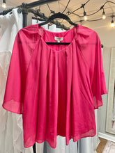 Load image into Gallery viewer, Ladieas V-Neck Pleated 3/4 Sleeve Magenta Top