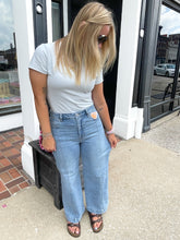 Load image into Gallery viewer, Trinity Light Wash High Rise Wide Leg Jeans