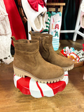 Load image into Gallery viewer, Tan Flex Sole Boots