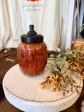Load image into Gallery viewer, Pumpkin Pie 26oz Fall Candle