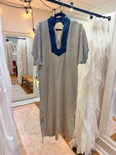 Load image into Gallery viewer, Lightweight Striped Midi Dress With Pockets