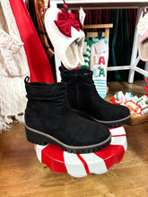 Load image into Gallery viewer, Black Flex Sole Boots
