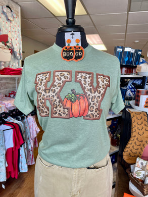 Soft Sage Green Tee: Ky Faux Applique Print for Autumn