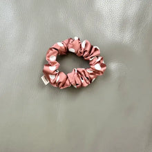 Load image into Gallery viewer, Polka Dot Scrunchies