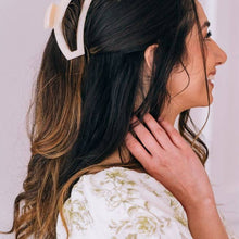 Load image into Gallery viewer, Teleties Open Medium Hair Clip- Almond Beige